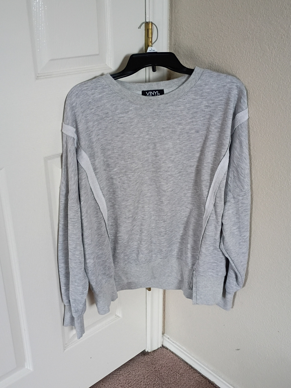 Vinyl heather gray crewneck pullover sweatshirt
